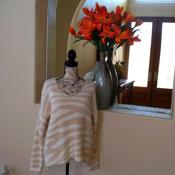 Rachel Zoe Sweater. LA/NY #134 - Picture 7 of 9